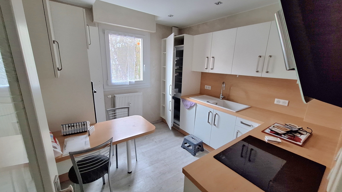 APPARTEMENT T4 AVEC LOGGIA, GARAGE & CAVE